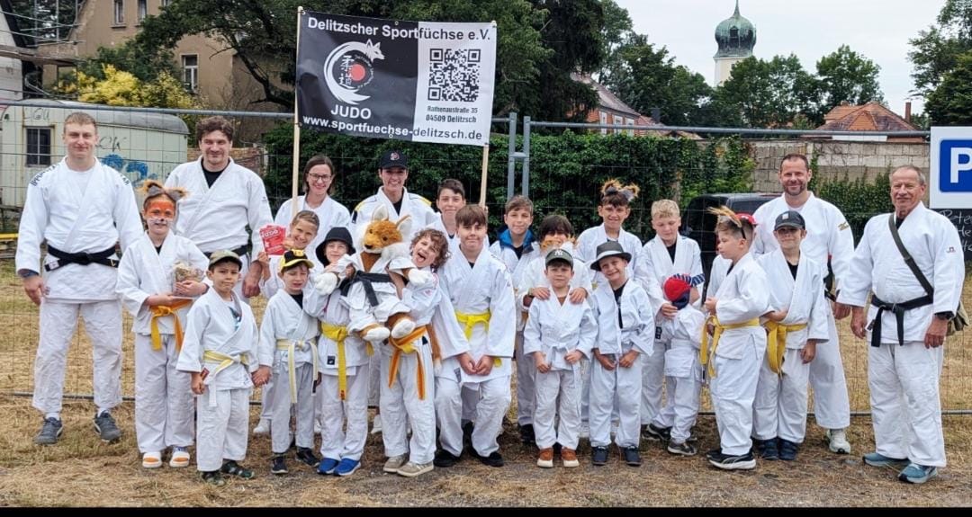 Delitzscher Sportfüchse - Gruppenbild der Teilnehmer beim Stadtfestumzug Delitzscher Sportfüchse - Gruppenbild der Teilnehmer beim Stadtfestumzug