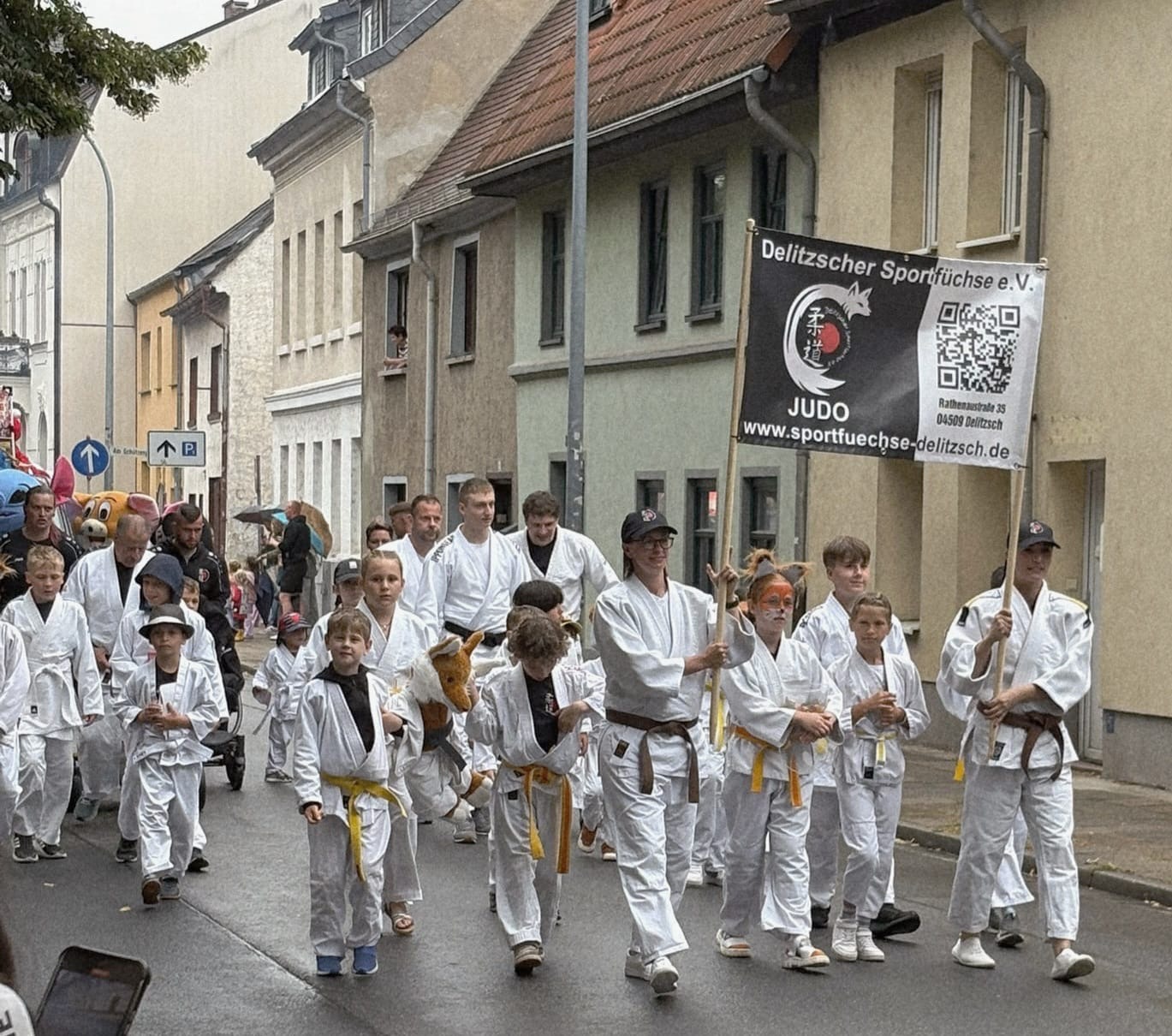 Delitzscher Sportfüchse beim Peter-&-Paul-Stadtfestfumzug Delitzscher Sportfüchse beim Peter-&-Paul-Stadtfestfumzug